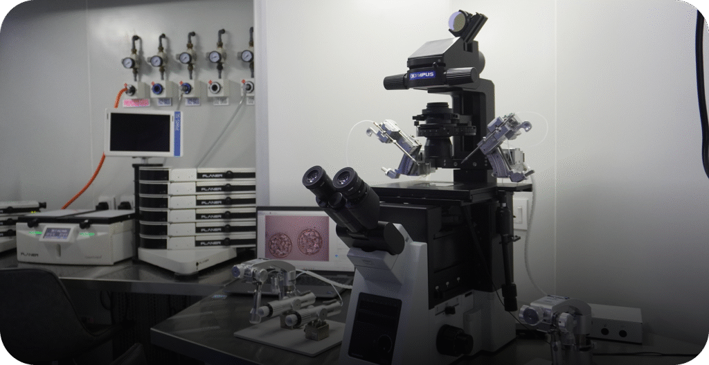 Advanced inverted microscope with micromanipulators for ICSI and embryo handling in the IVF lab. - AAS Fertility