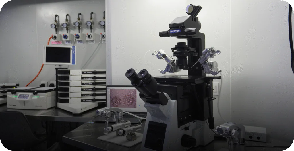 Advanced inverted microscope with micromanipulators for ICSI and embryo handling in the IVF lab. - AAS Fertility